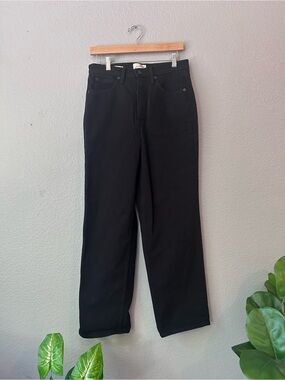 Universal Thread Women’s Black Straight Jeans